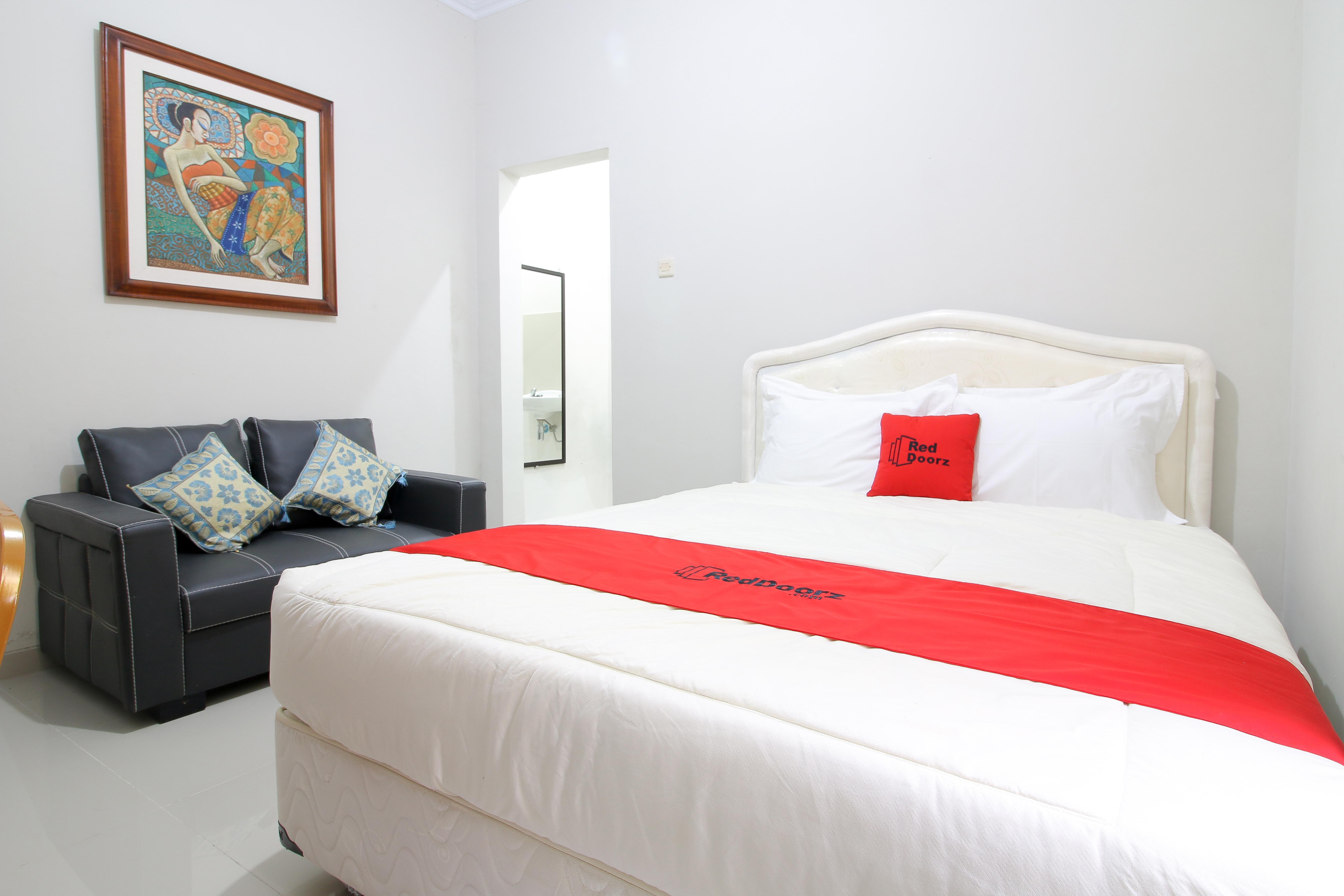 เรดดอร์ซ พลัส เนียร์ เอสทีไออี วายเคพีเอ็น Hotel Maguwo ภายนอก รูปภาพ