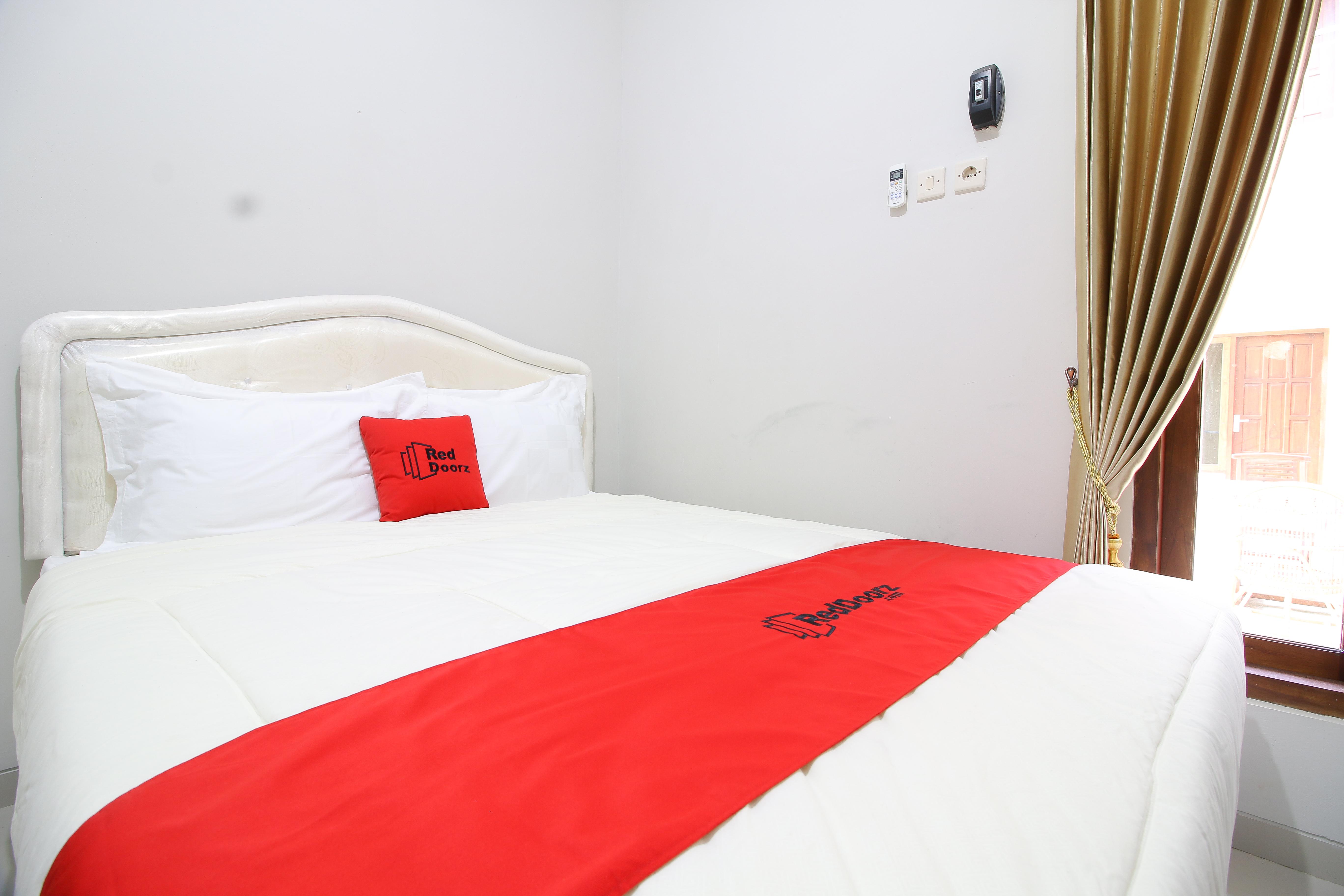 เรดดอร์ซ พลัส เนียร์ เอสทีไออี วายเคพีเอ็น Hotel Maguwo ภายนอก รูปภาพ