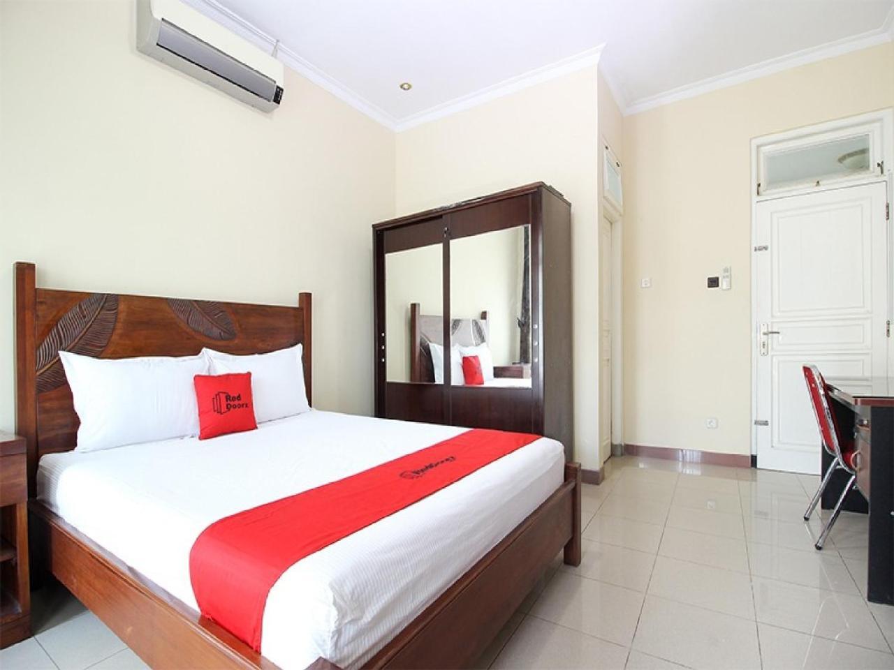 เรดดอร์ซ พลัส เนียร์ เอสทีไออี วายเคพีเอ็น Hotel Maguwo ภายนอก รูปภาพ