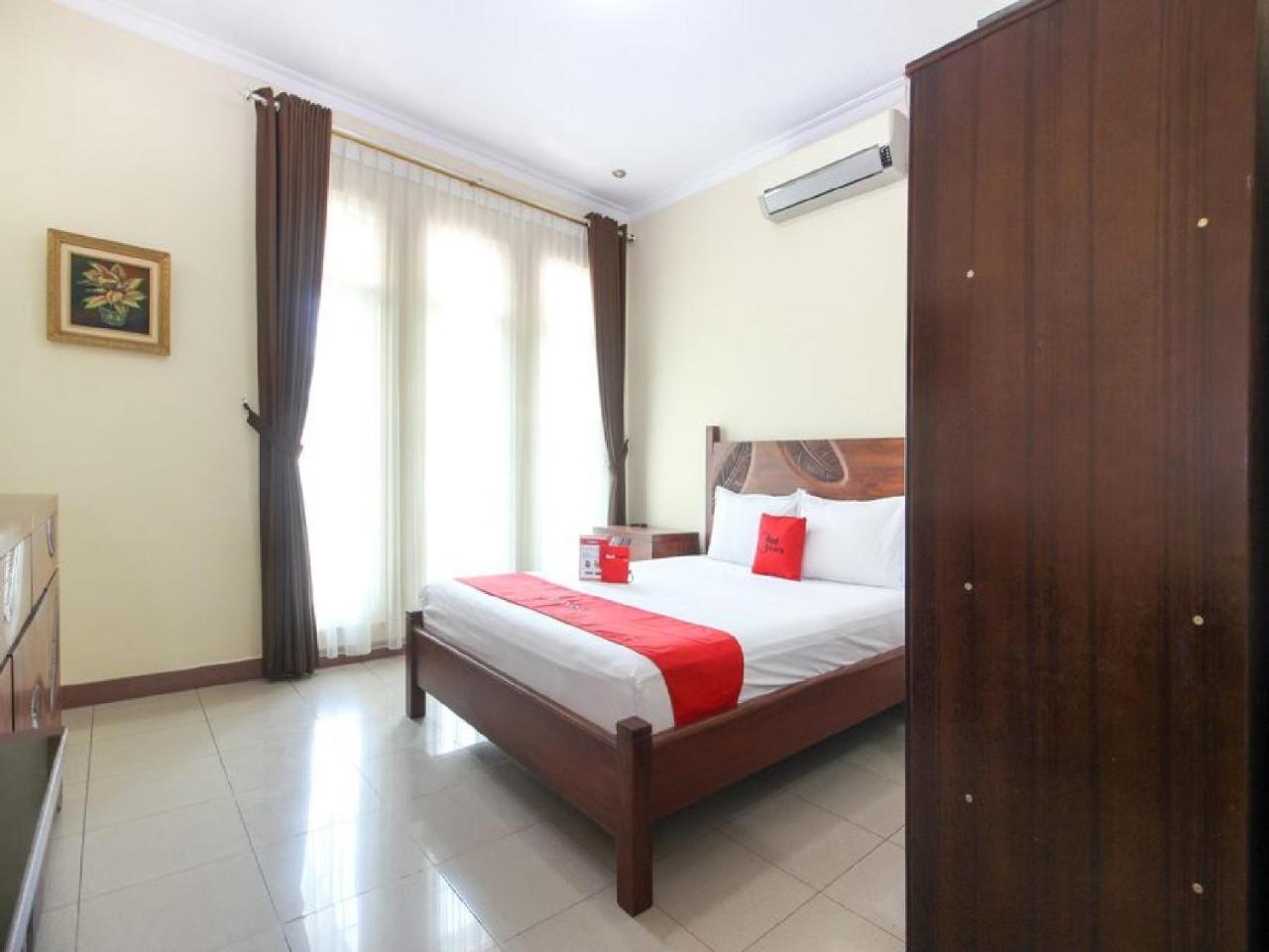 เรดดอร์ซ พลัส เนียร์ เอสทีไออี วายเคพีเอ็น Hotel Maguwo ภายนอก รูปภาพ